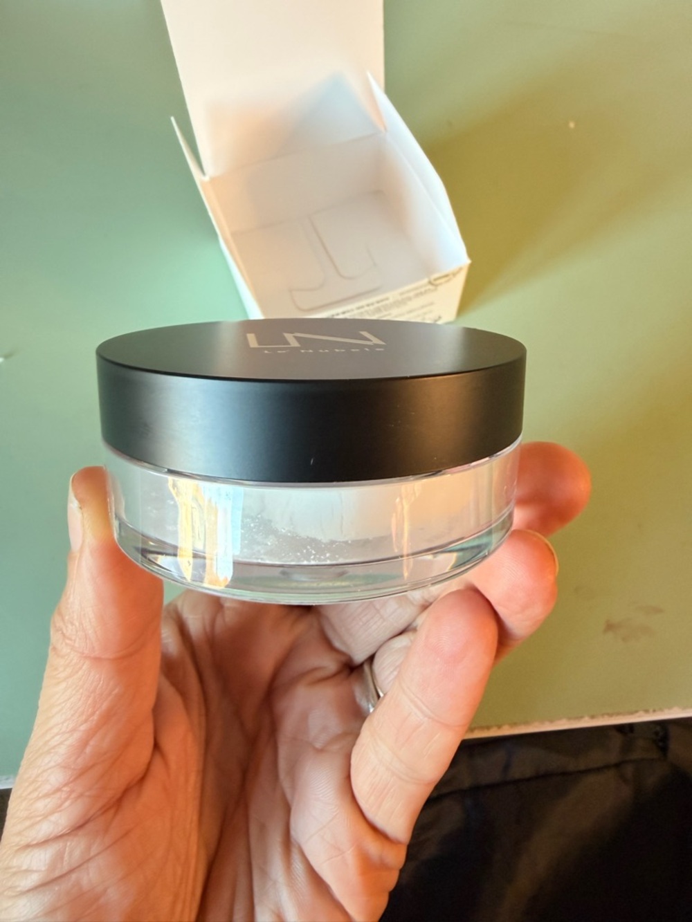 Le Nubele Azulene Face Cover Fixing Powder Translucent Setting Powder for All
